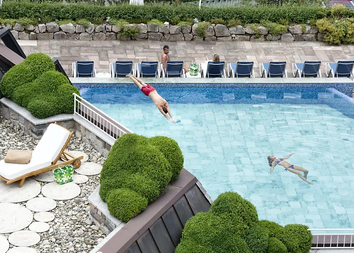 Vier Jahreszeiten Am 5*